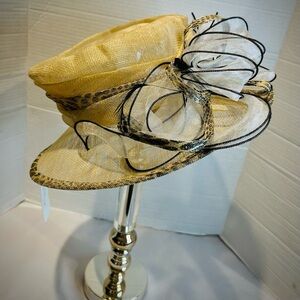 New with tags Kentucky Derby Bridal Tea Party Wedding Guest Church Hat